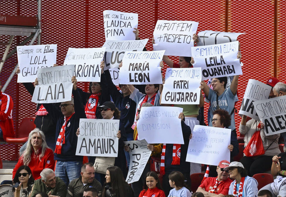 «La echamos por nuestros cojones»